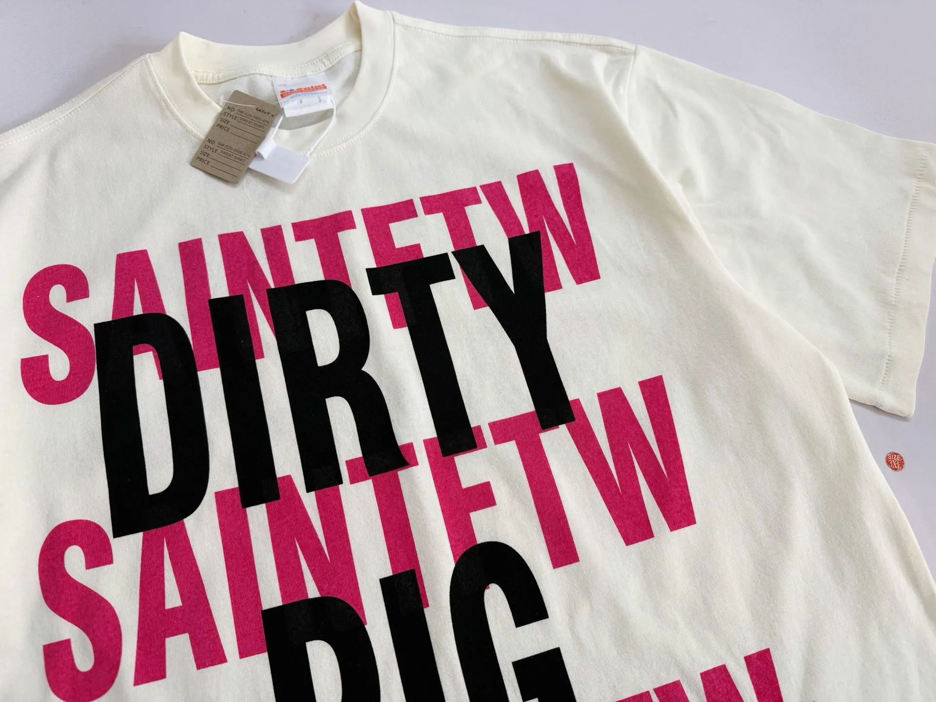 ❥8032#P116 Saint Mxxxxxx short-sleeved T-shirt, made of soft cotton fabric, comfortable and breathable. "SAINT FTM" is printed on the front. It has a full street feel and a loose fit. It is suitable for daily casual or street wear. Size: (S-M-L-XL) Color: Beige